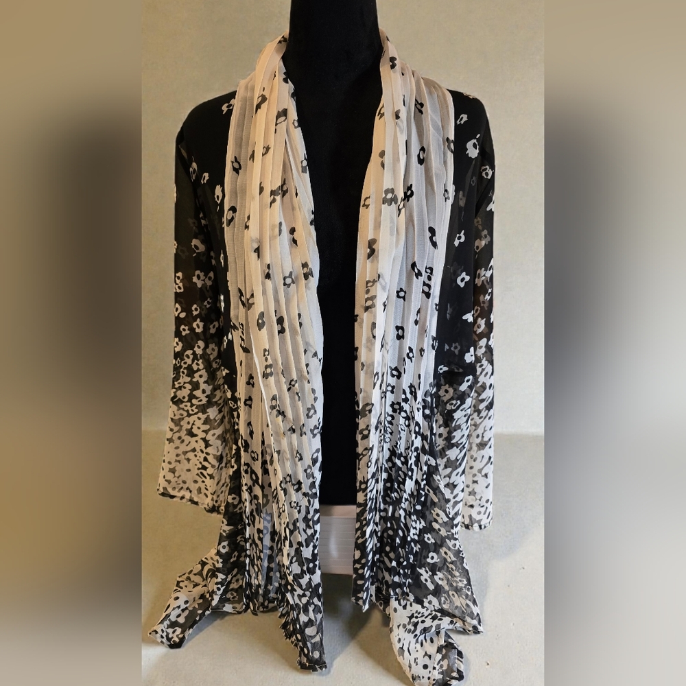 Ania. A Flowy Open Cardigan Medium